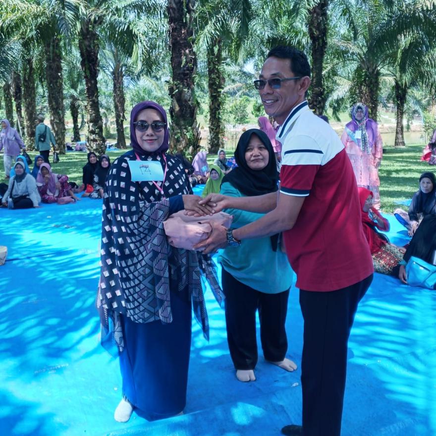 Kegiatan sekolah lansia RATU CERIA desa kota negara 